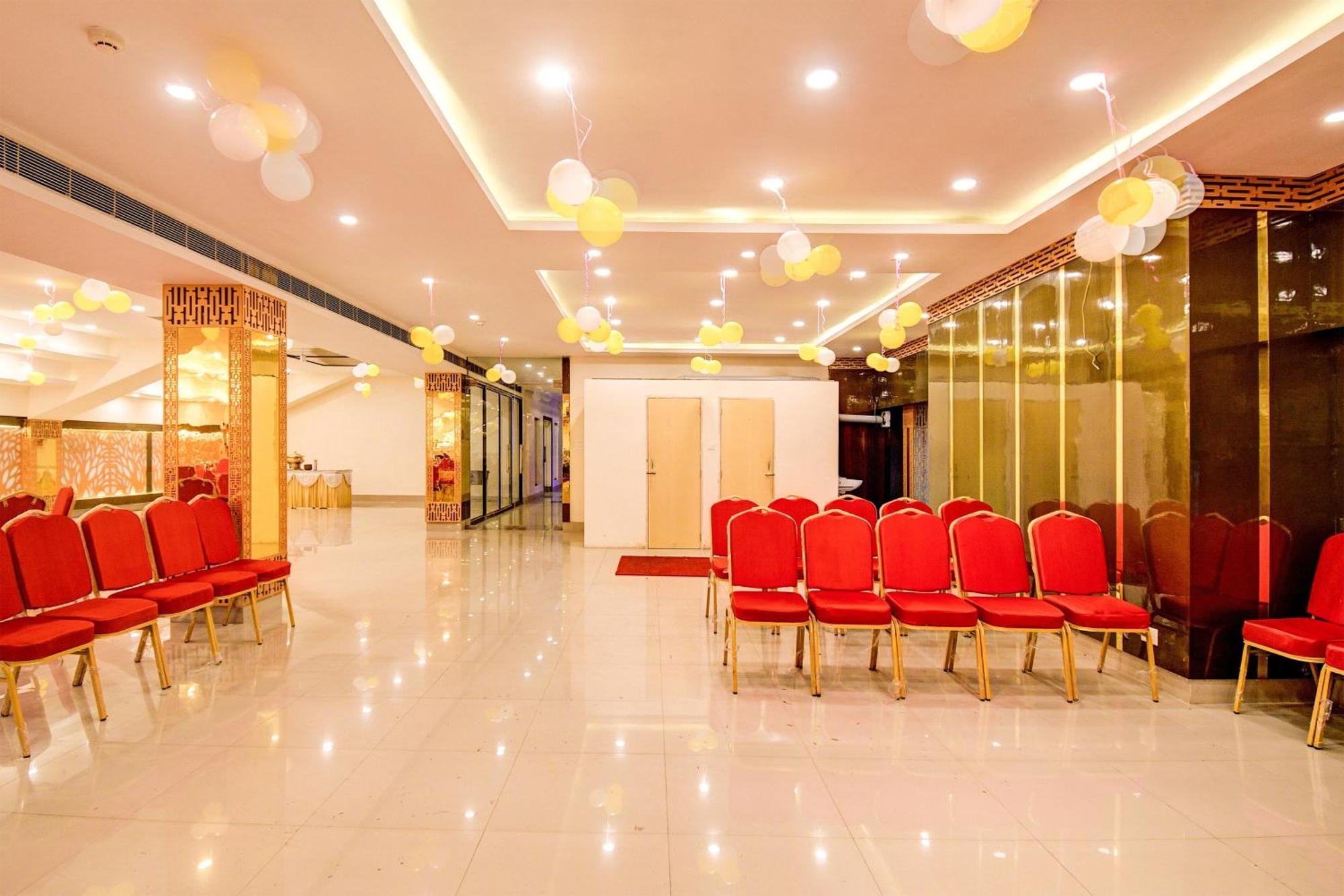 Palette - The Grand Aryans Hotel Kolkata Exterior photo